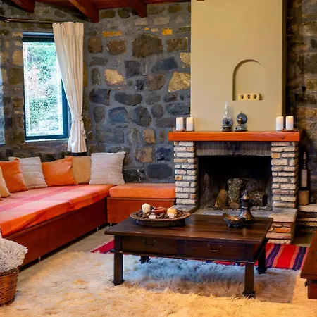 Marianda's House - Mountain Views & Rustic Charm