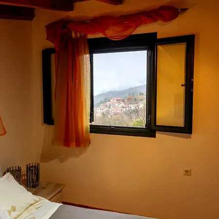 Marianda's House - Mountain Views & Rustic Charm