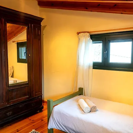 Marianda's House - Mountain Views & Rustic Charm