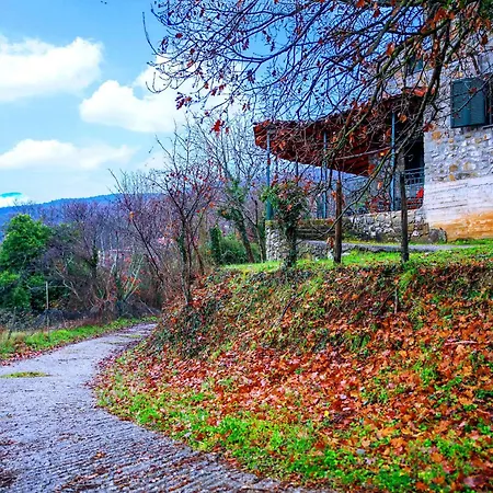 Marianda's House - Mountain Views & Rustic Charm *
